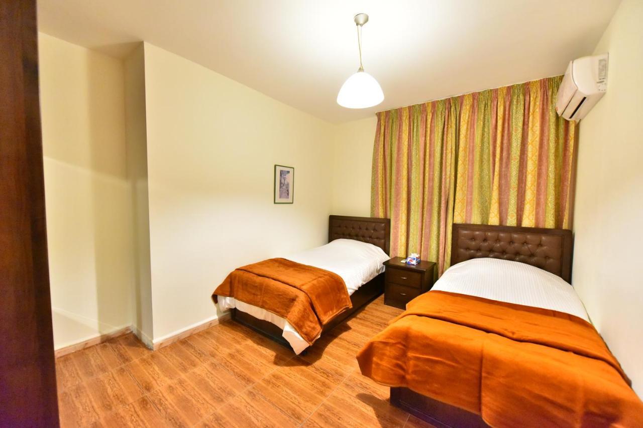 Al Farooq Hotel Apartments Amman Esterno foto