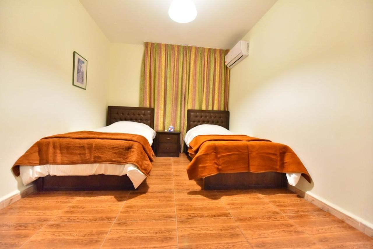 Al Farooq Hotel Apartments Amman Esterno foto