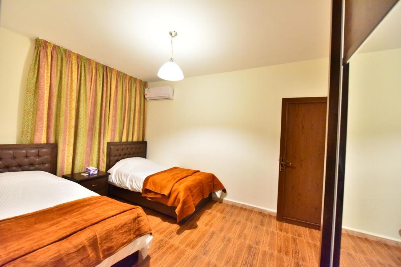 Al Farooq Hotel Apartments Amman Esterno foto