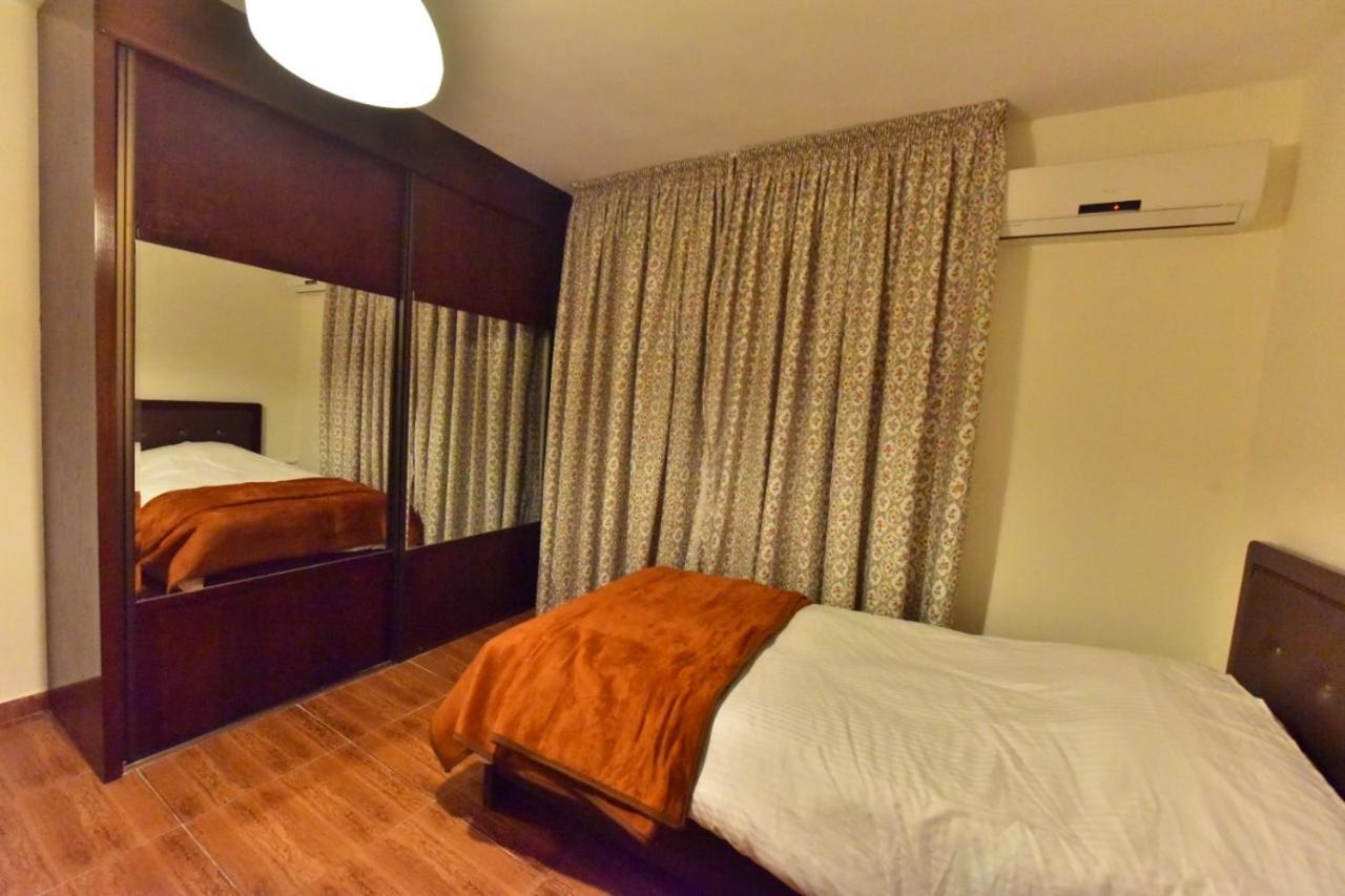 Al Farooq Hotel Apartments Amman Esterno foto