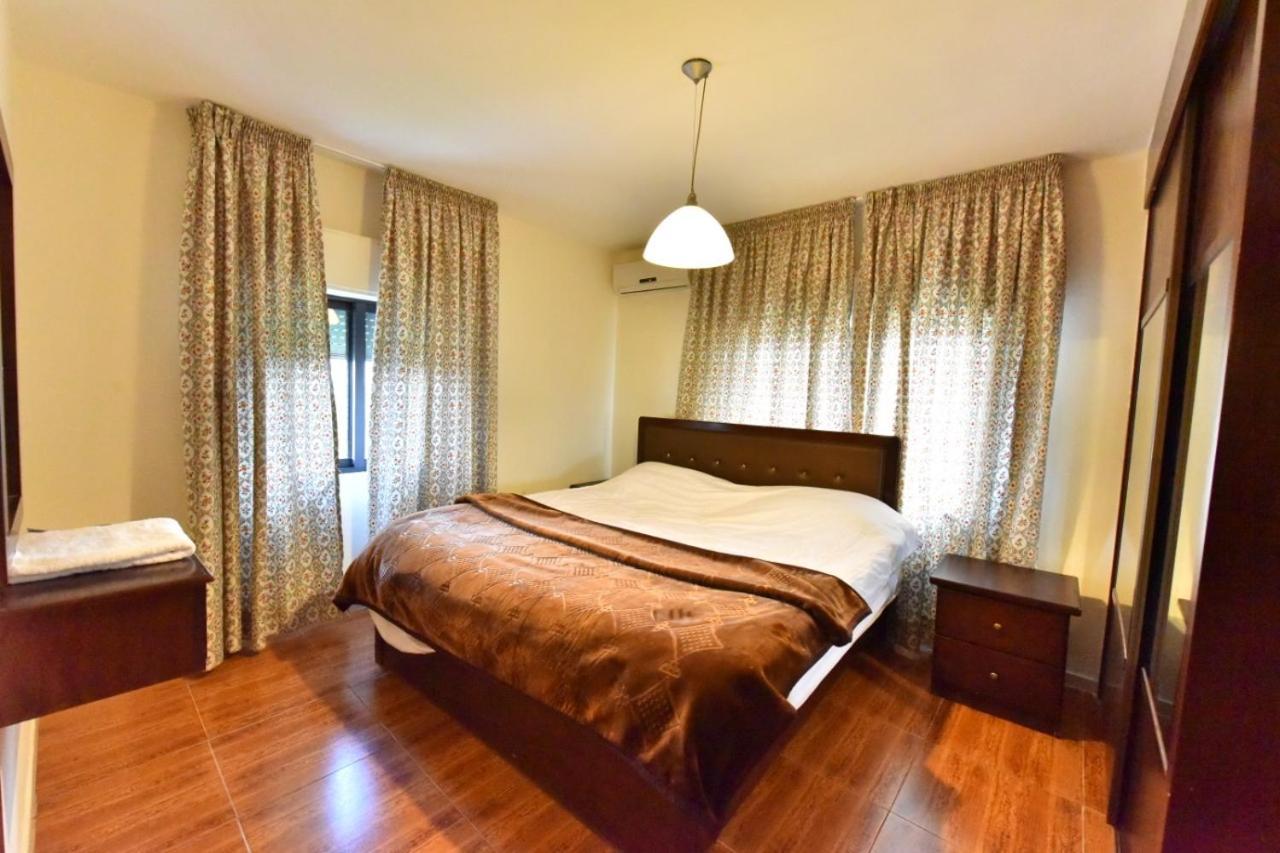 Al Farooq Hotel Apartments Amman Esterno foto