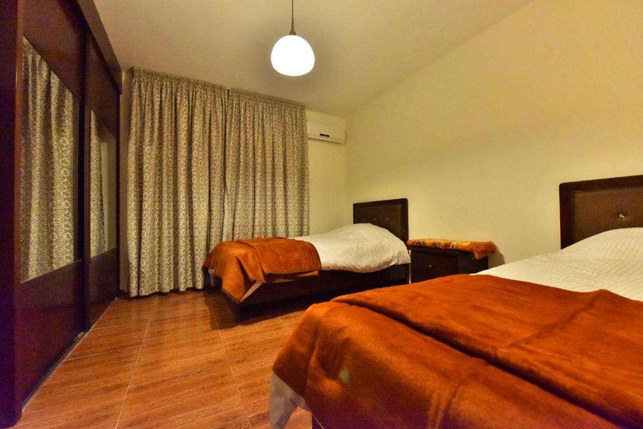Al Farooq Hotel Apartments Amman Esterno foto